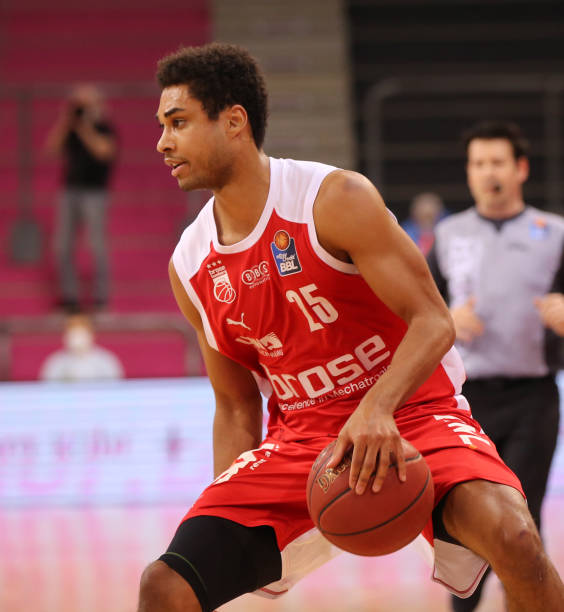 更因北京首 更因北京首